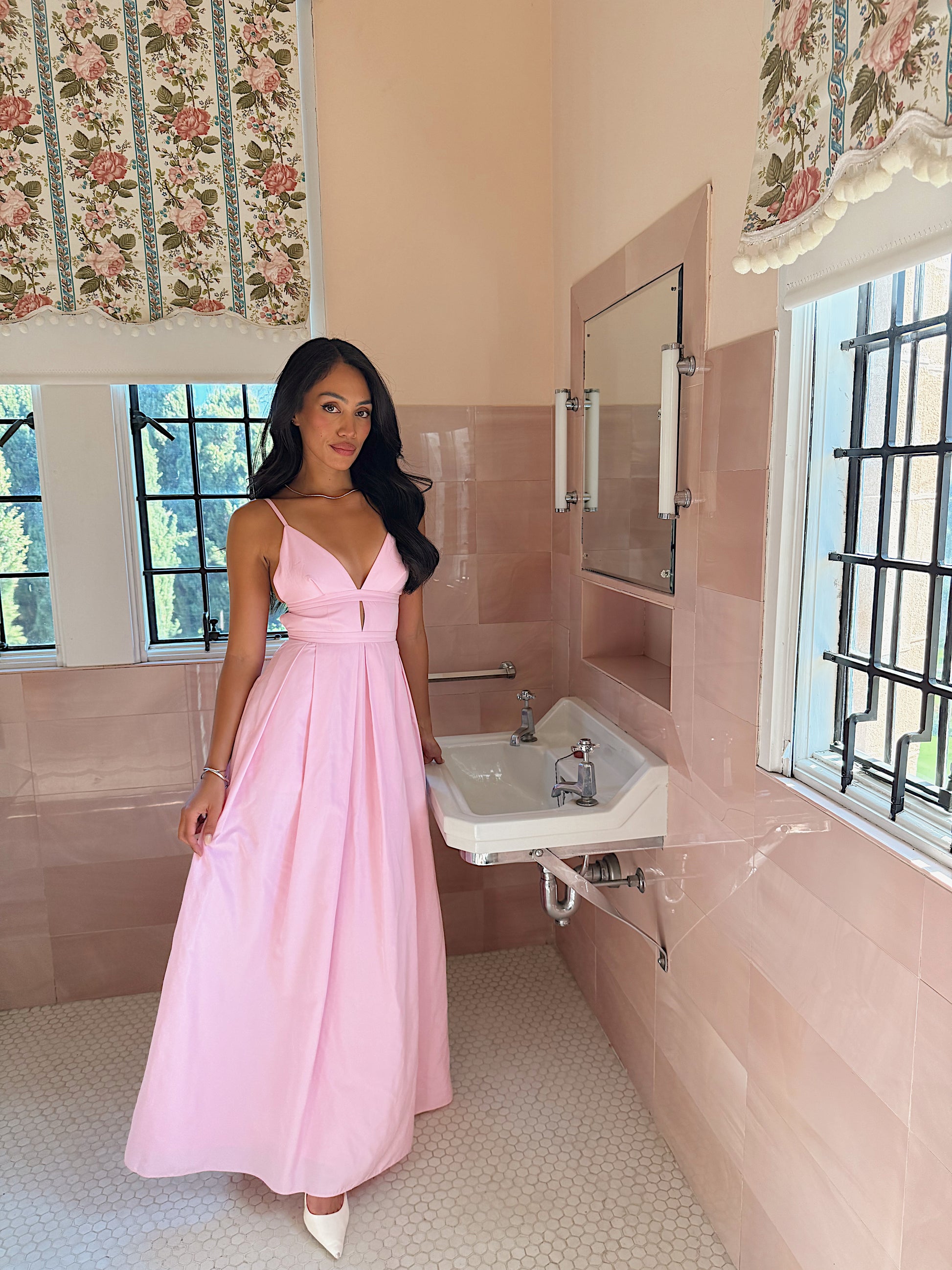 Valentina Gown Manning Cartell - The Closet Collective Hire Valentina Gown Manning Cartell - The Closet Collective Hire